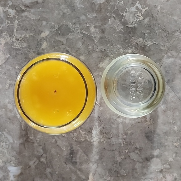 Yankee Candle- Christmas Cookie scent 9.5 oz - Picture 3 of 4